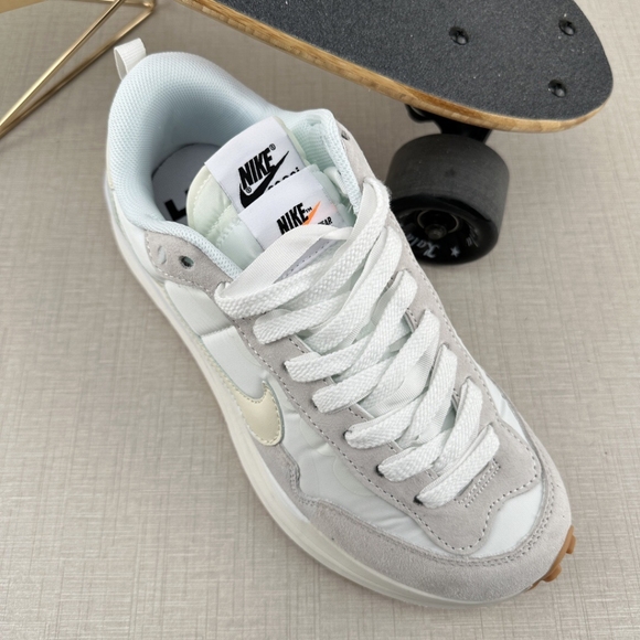 Nike Vaporwaffle sacai Sail Gum - Picture 8 of 9